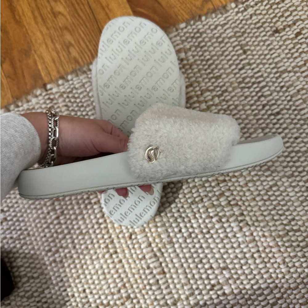 Lululemon Sherpa Slides - Picture 3 of 4